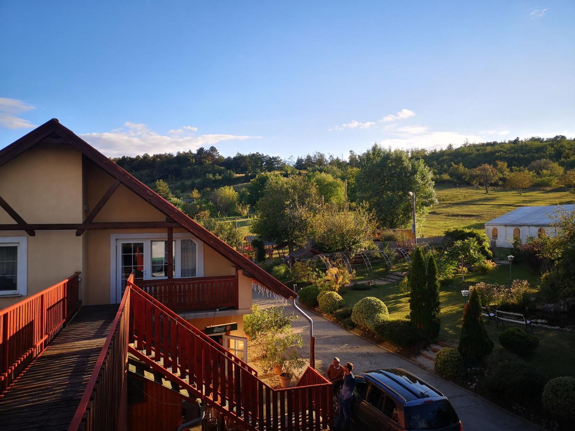 Pilisi Lovas Major, Dorog Bed & Breakfast Luaran gambar