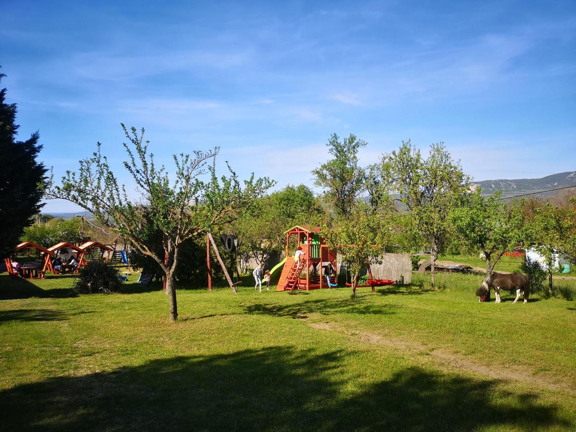 Pilisi Lovas Major, Dorog Bed & Breakfast Luaran gambar